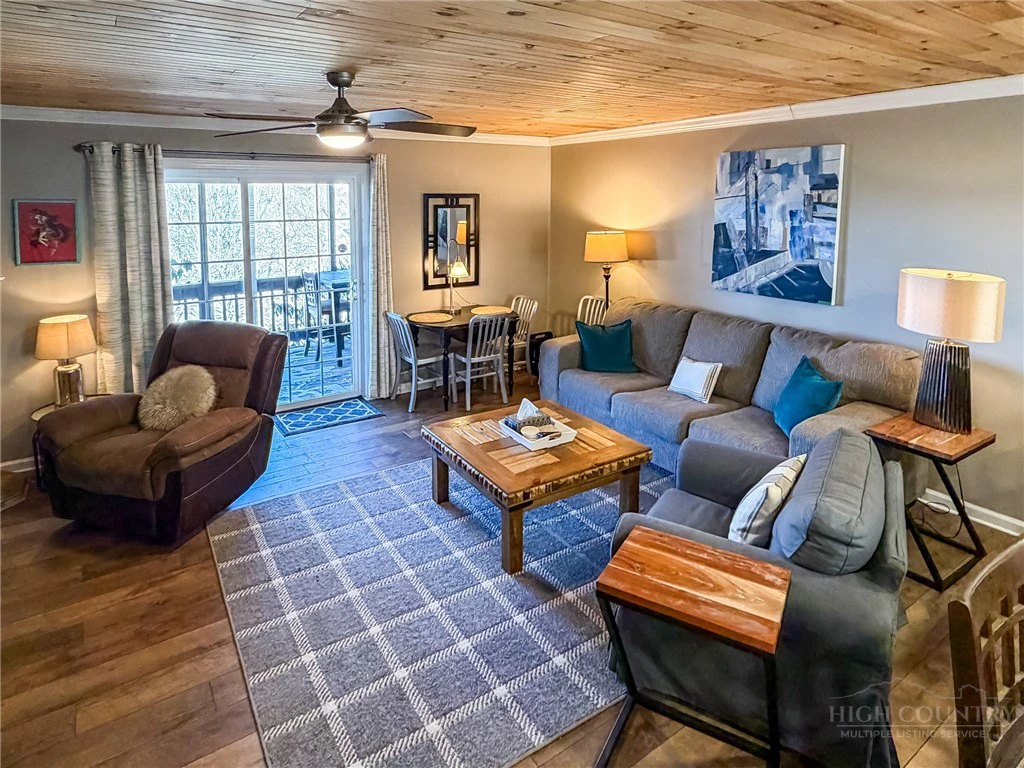 Image number 9 for the current listing