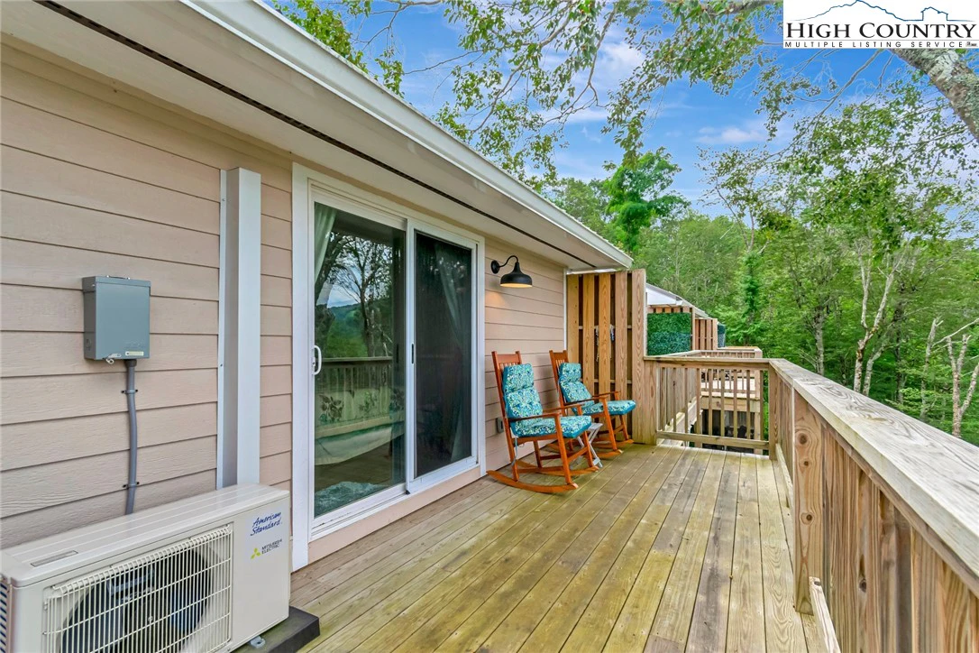 Image number 15 for the current listing