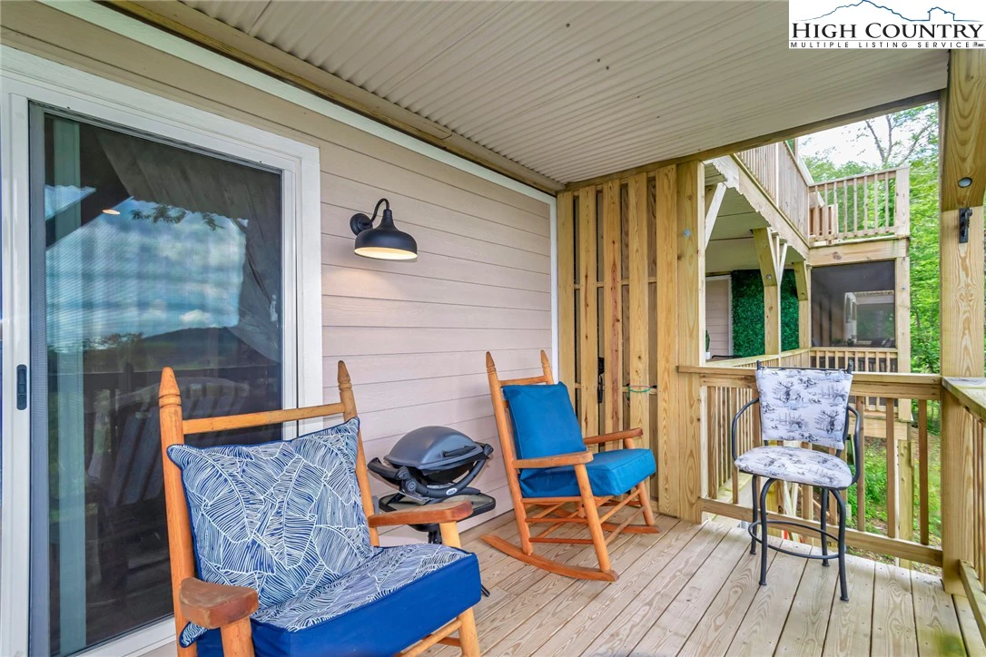 Image number 19 for the current listing