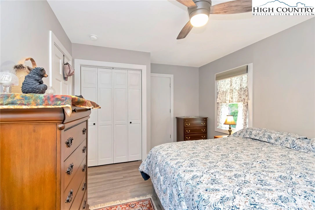 Image number 5 for the current listing
