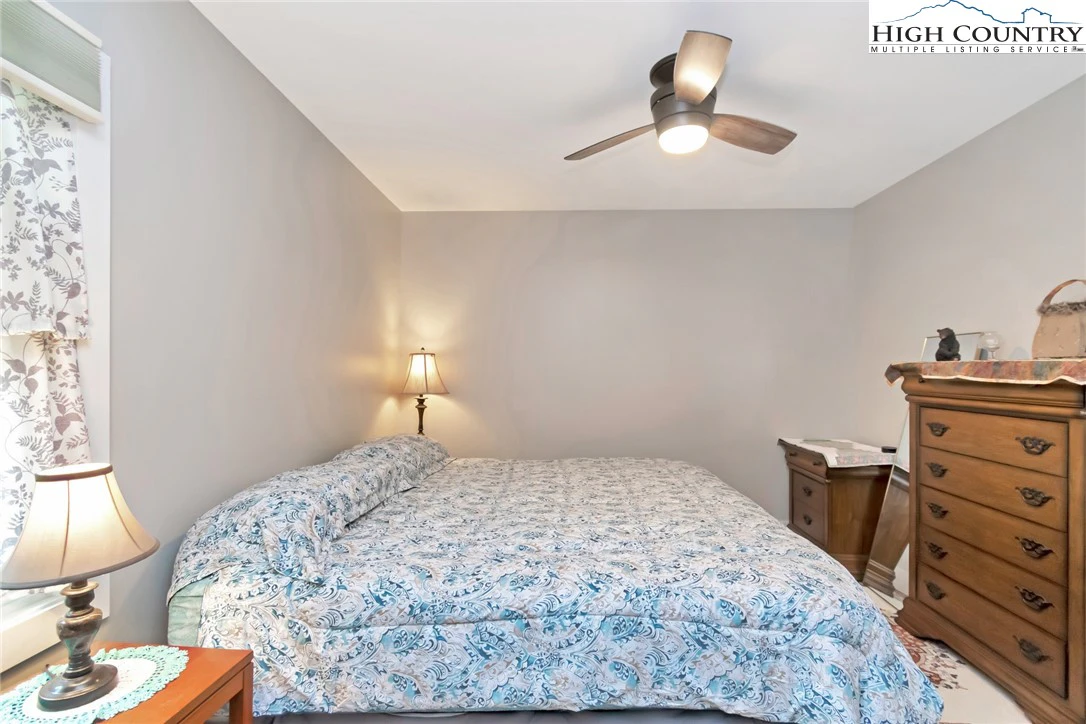 Image number 8 for the current listing