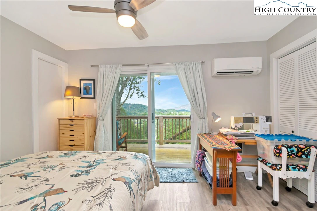 Image number 9 for the current listing