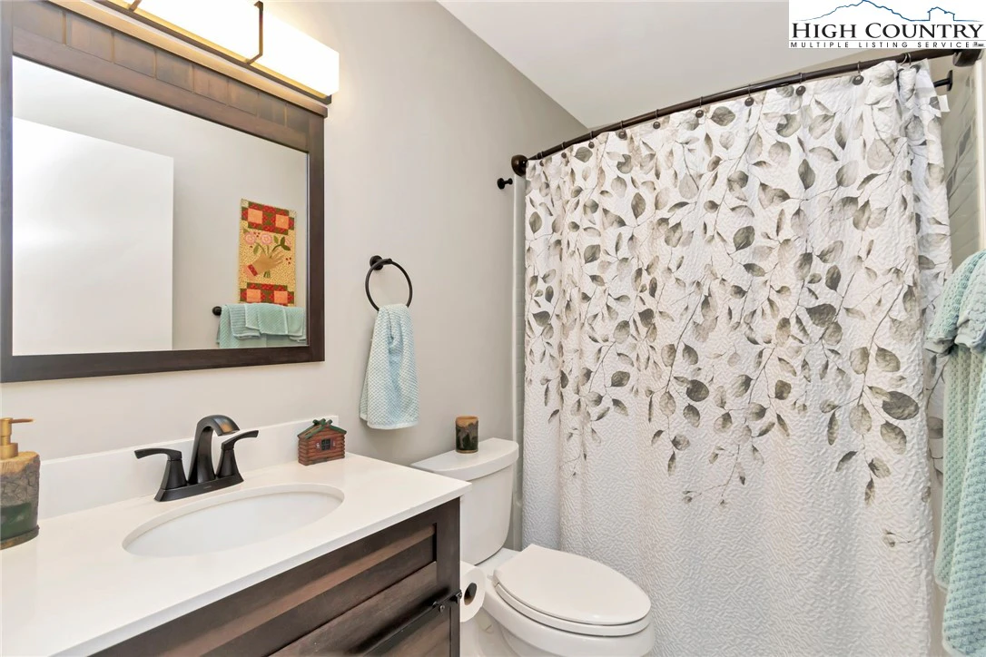 Image number 2 for the current listing