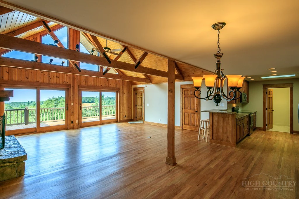 Image number 9 for the current listing