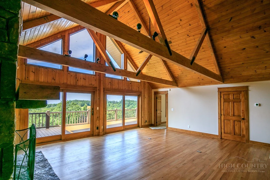 Image number 14 for the current listing