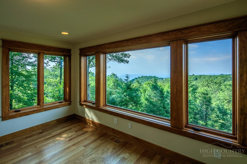 Image number 21 for the current listing