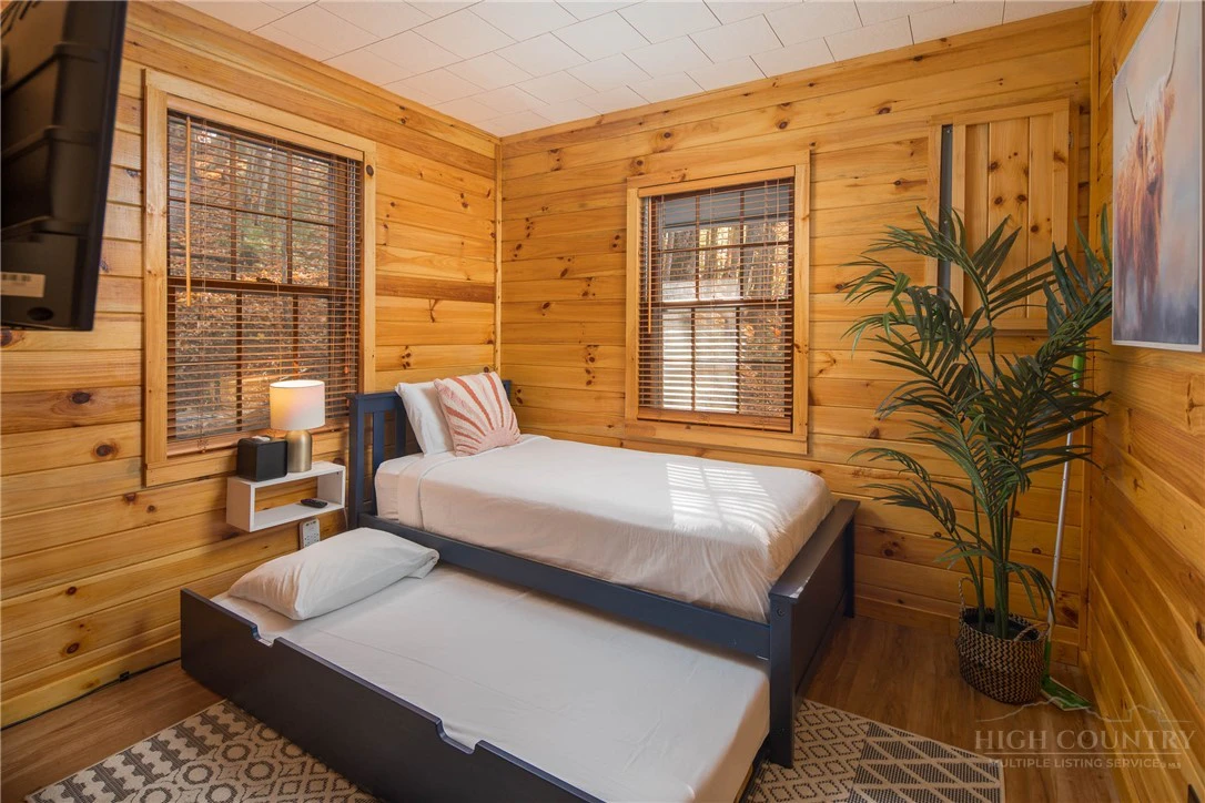 Image number 12 for the current listing