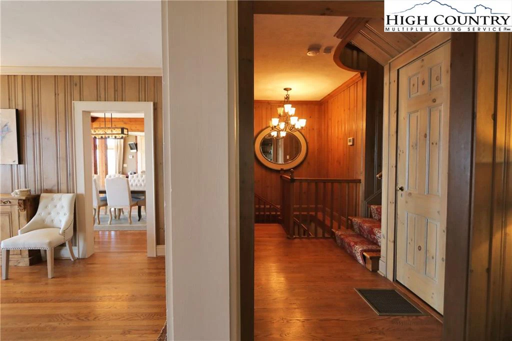 Image number 4 for the current listing