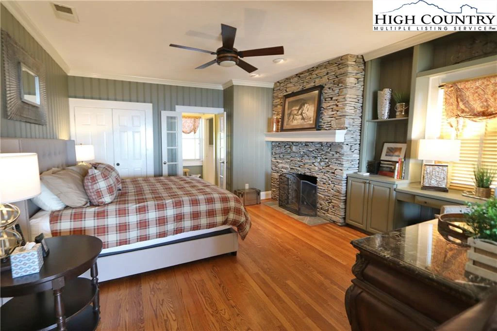 Image number 6 for the current listing