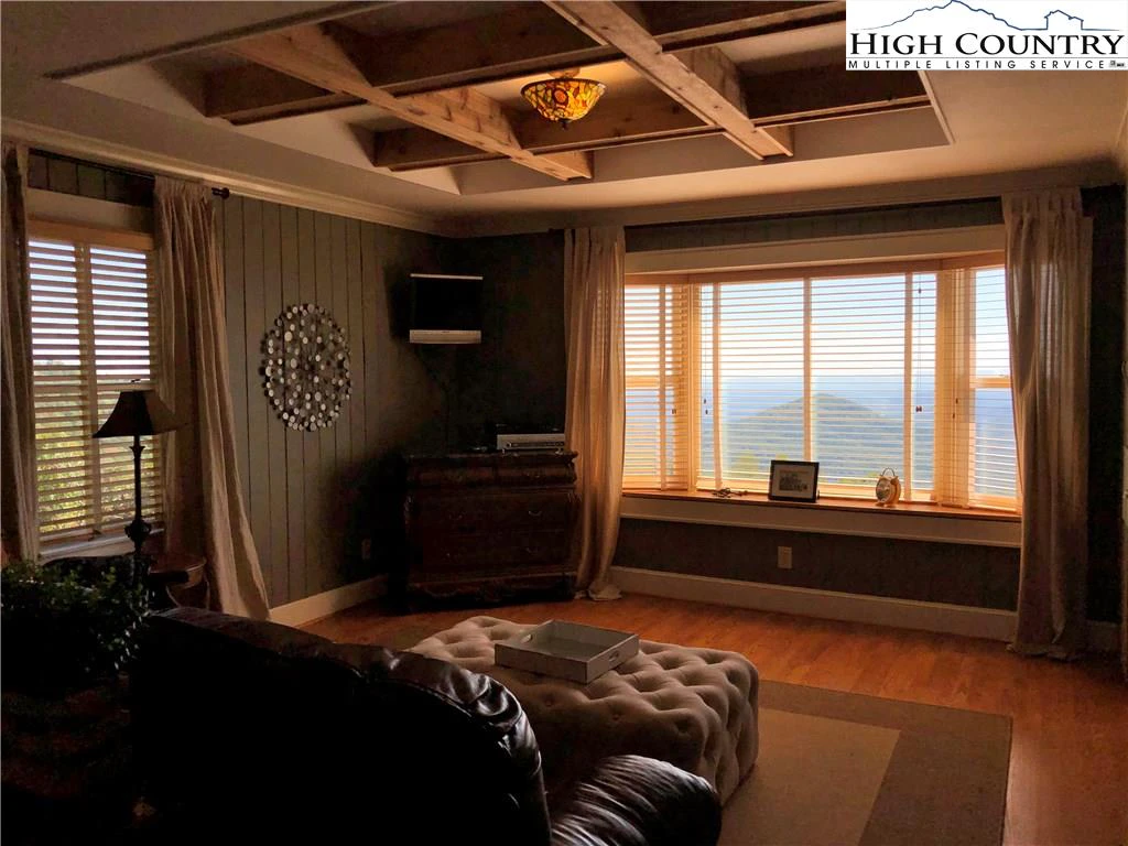 Image number 7 for the current listing