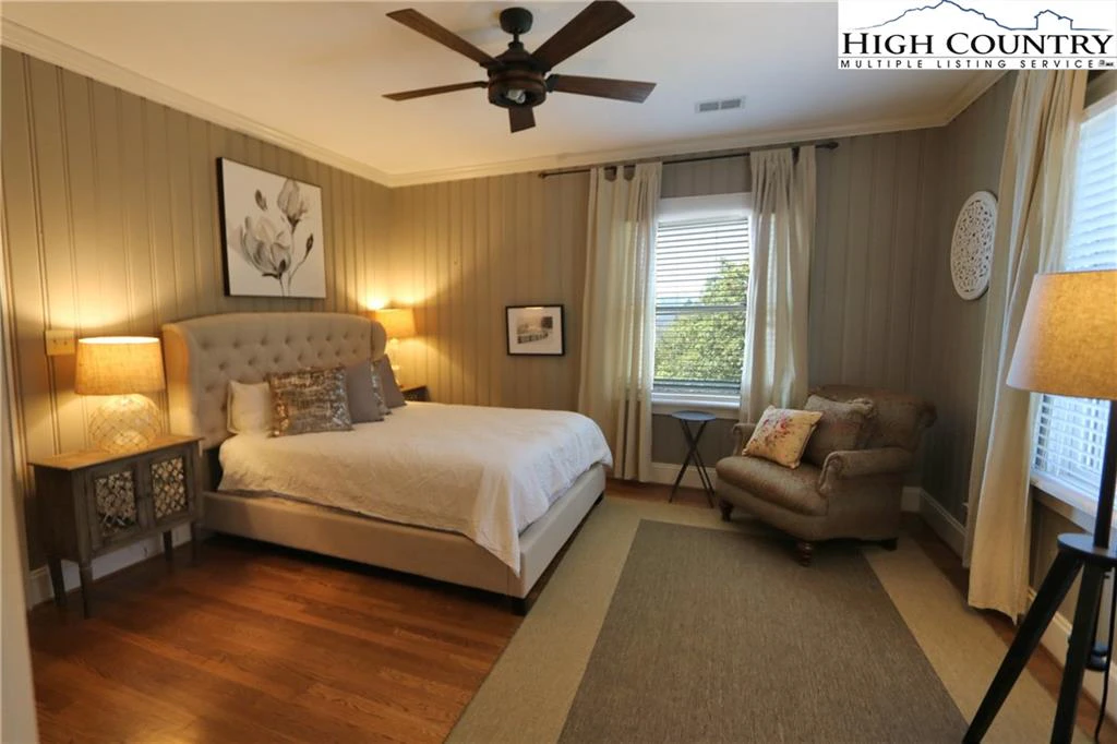 Image number 13 for the current listing