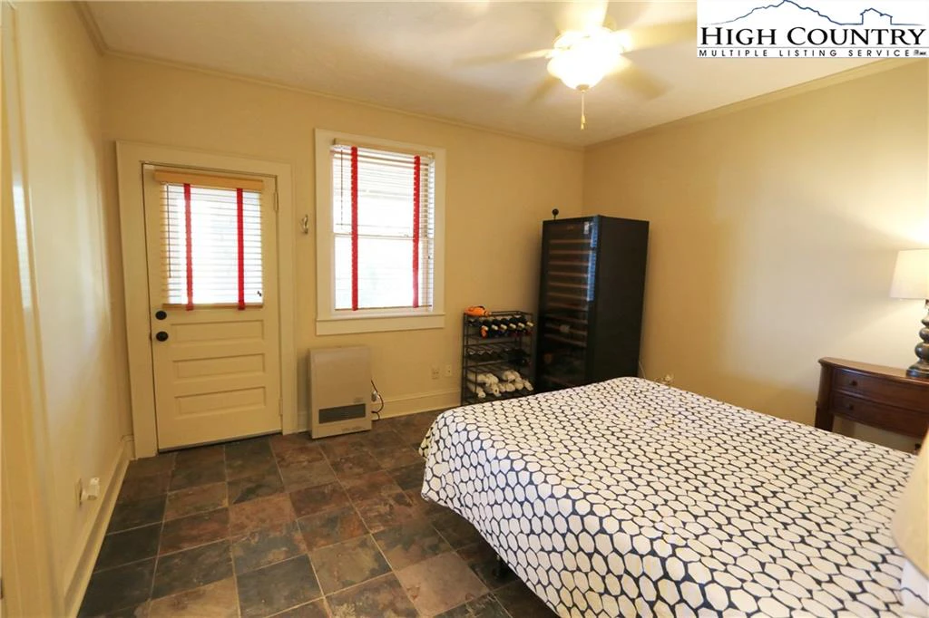 Image number 17 for the current listing