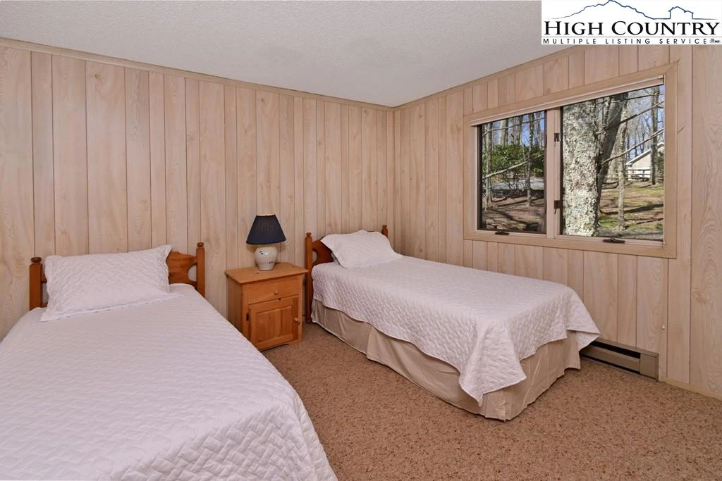 Image number 21 for the current listing