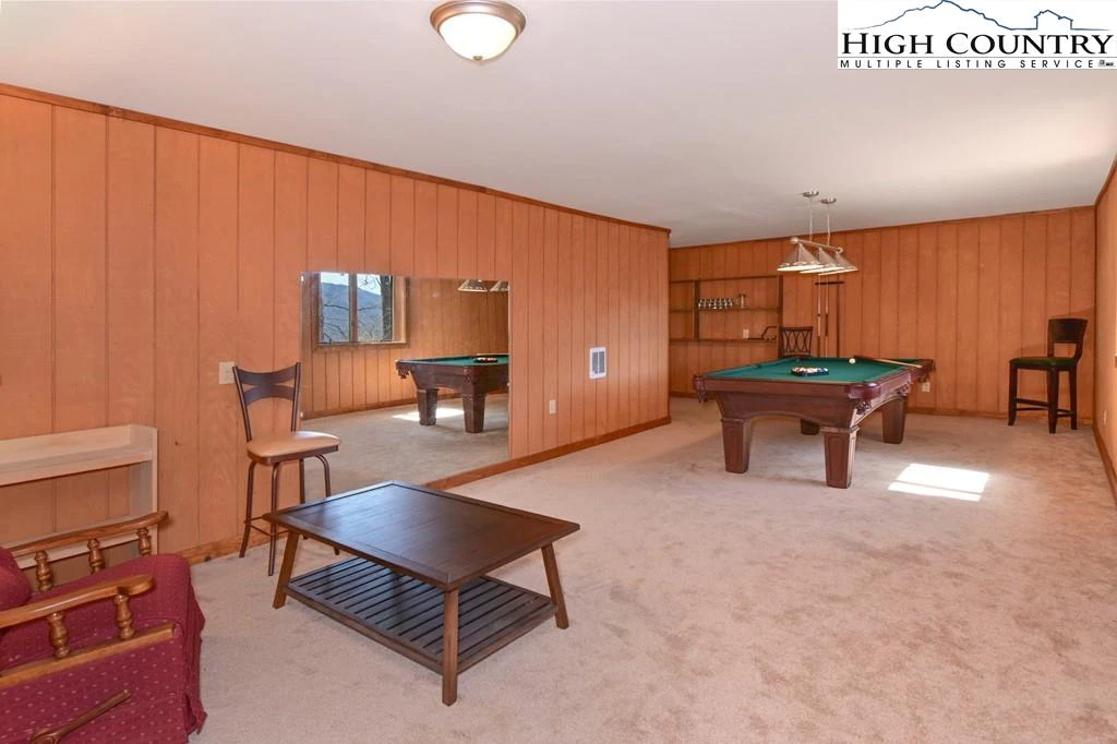Image number 15 for the current listing