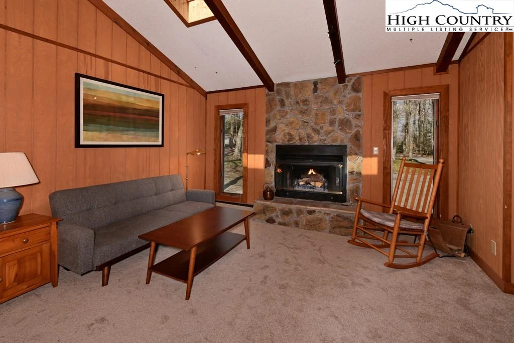 Image number 11 for the current listing