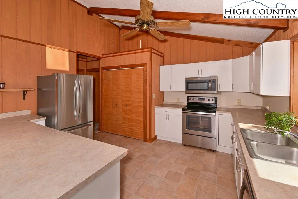 Image number 9 for the current listing