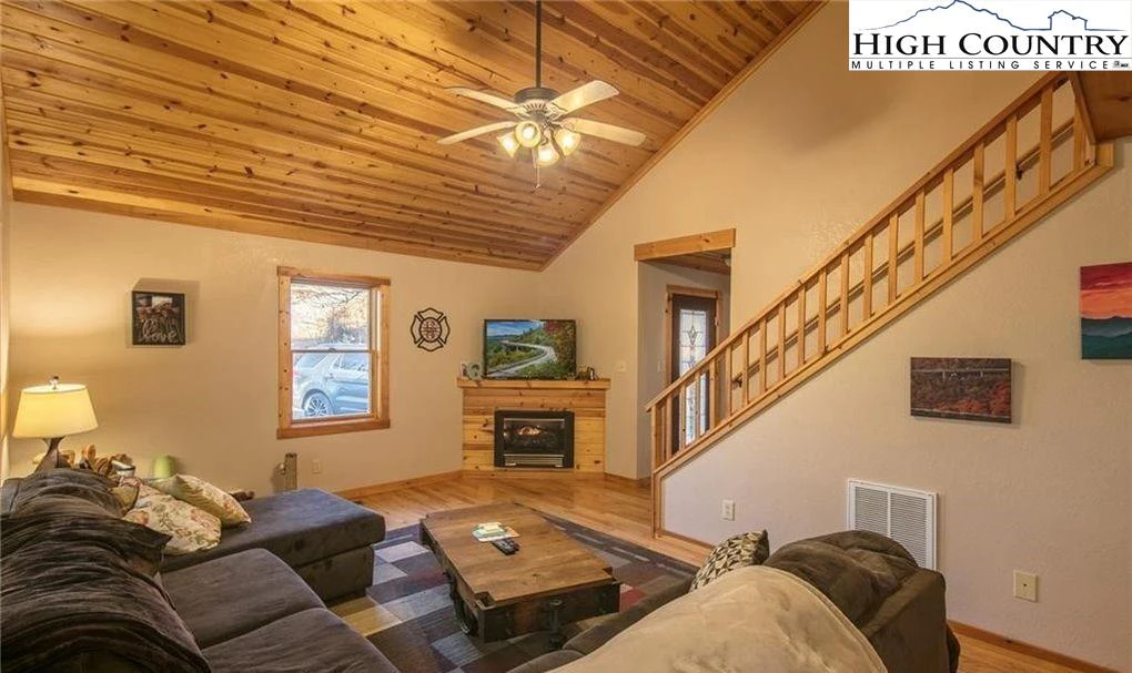 Image number 4 for the current listing