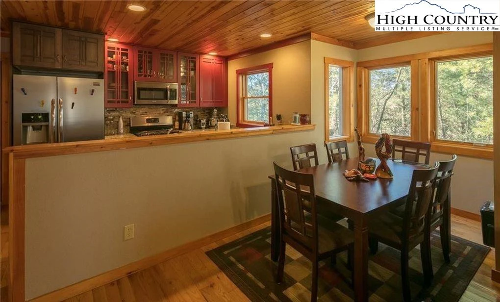 Image number 6 for the current listing