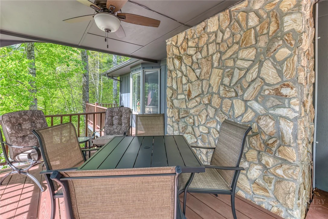 Image number 19 for the current listing