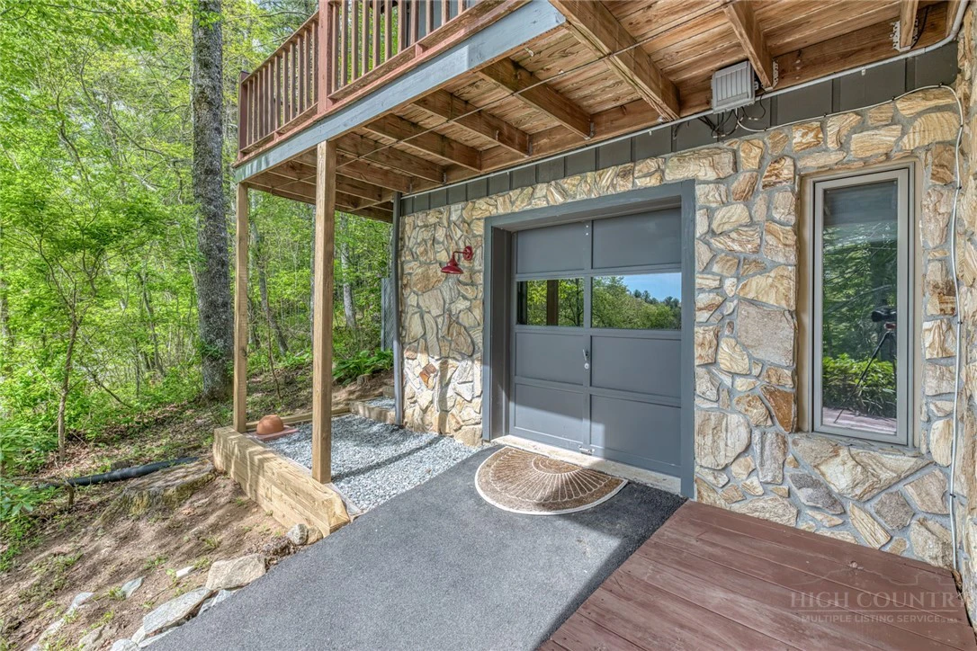 Image number 13 for the current listing