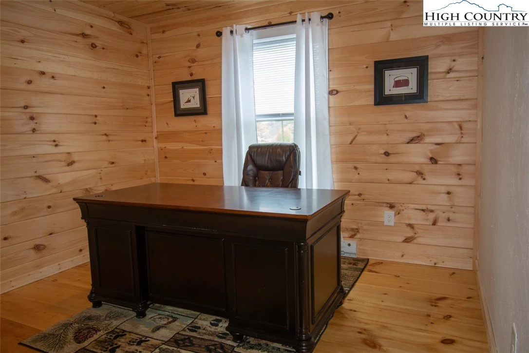 Image number 13 for the current listing