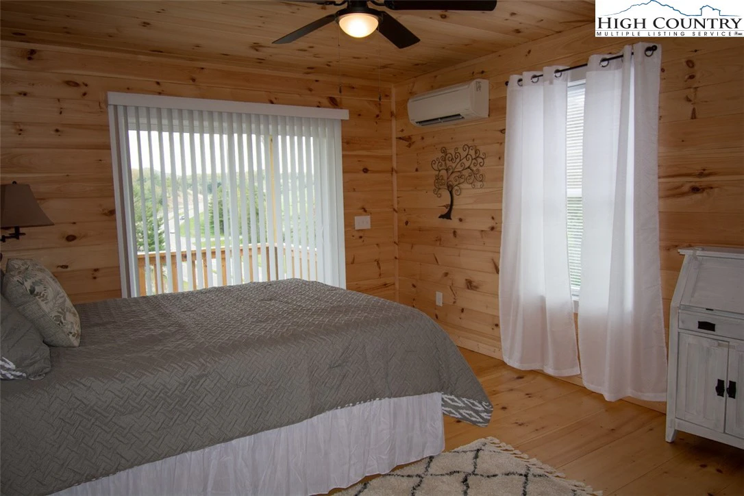 Image number 2 for the current listing