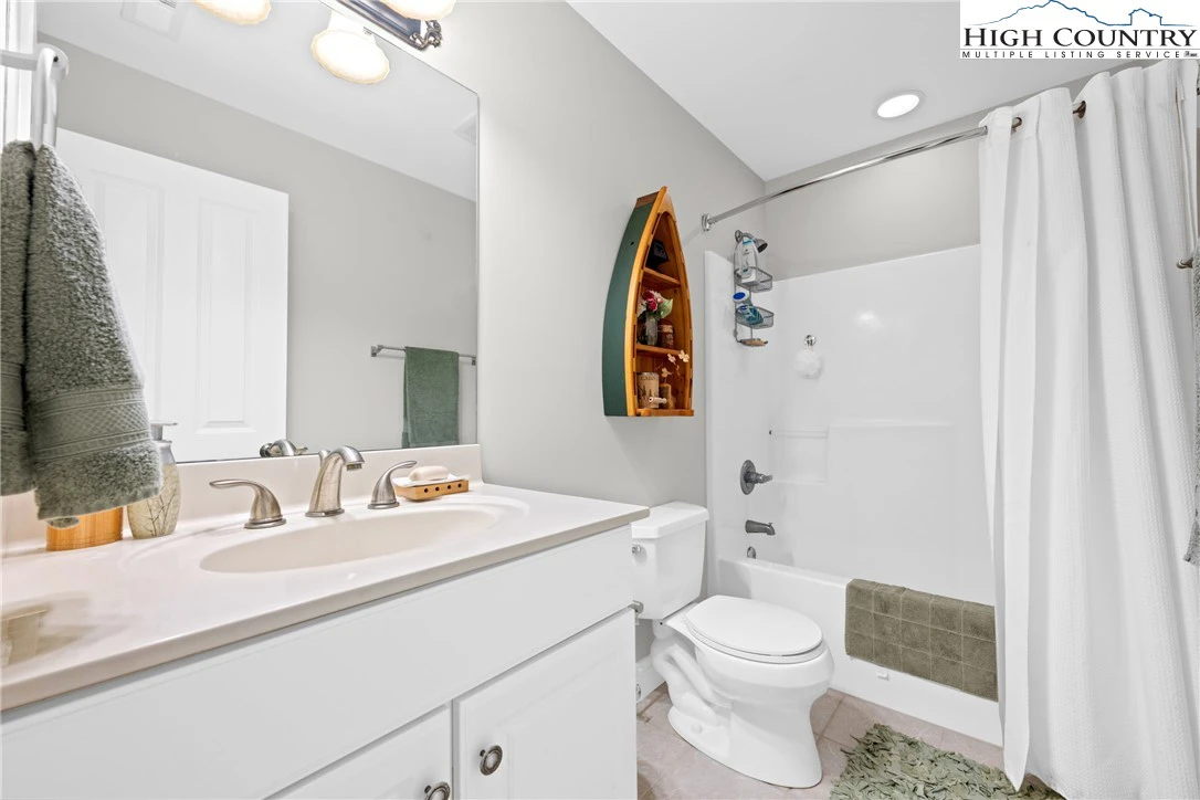 Image number 9 for the current listing