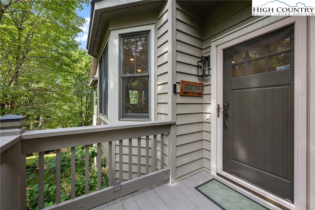 Image number 14 for the current listing
