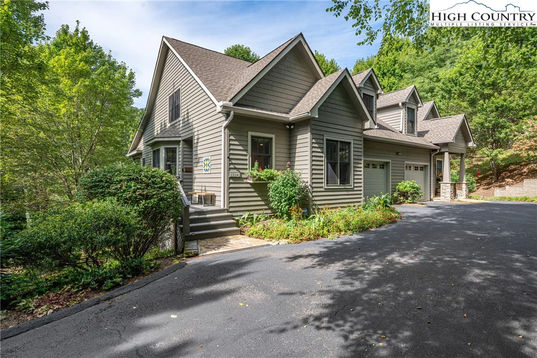 Image number 16 for the current listing