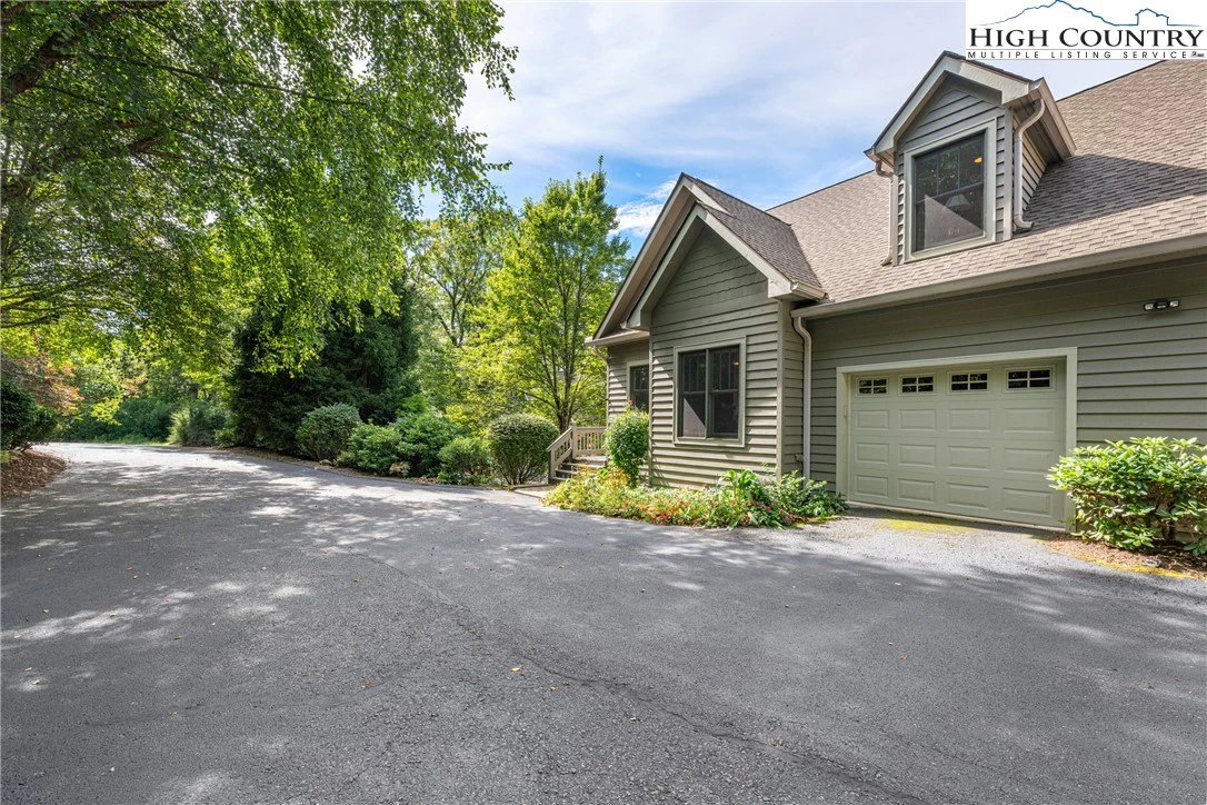 Image number 18 for the current listing