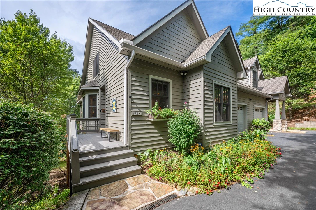 Image number 1 for the current listing