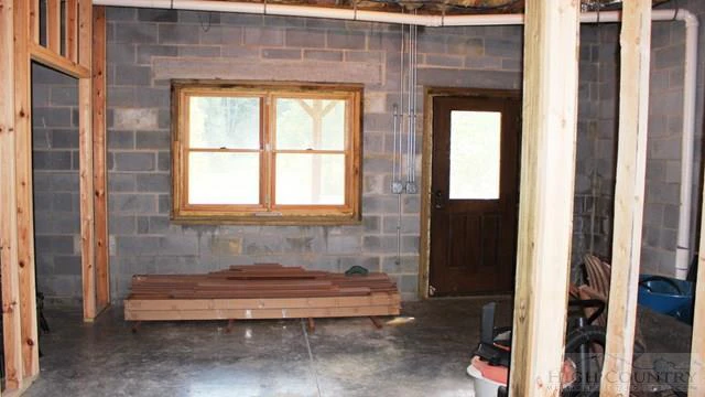 Image number 7 for the current listing