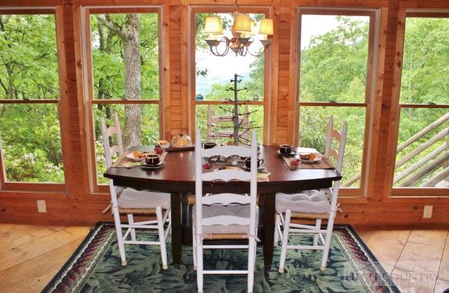 Image number 4 for the current listing