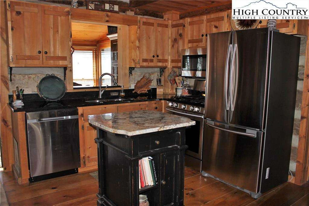 Image number 19 for the current listing
