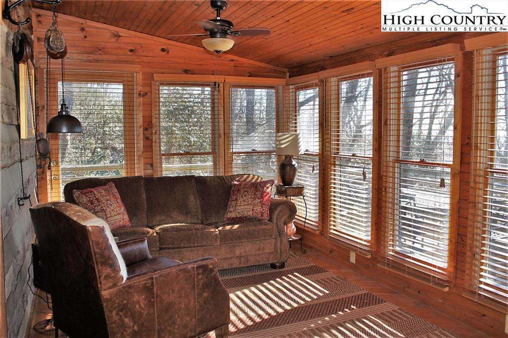 Image number 16 for the current listing