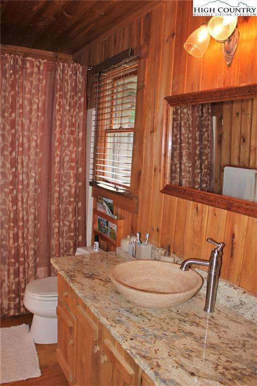 Image number 9 for the current listing