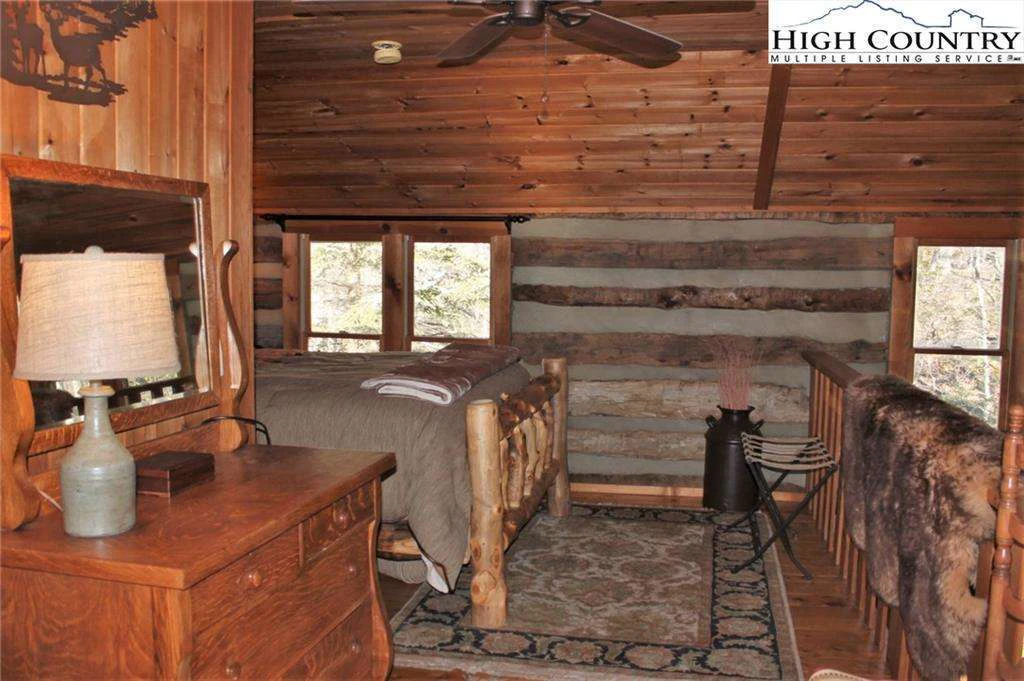 Image number 7 for the current listing