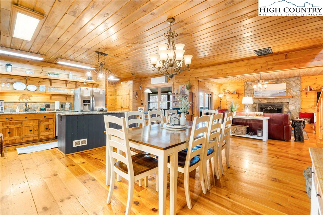Image number 11 for the current listing