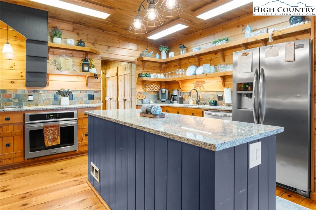 Image number 3 for the current listing