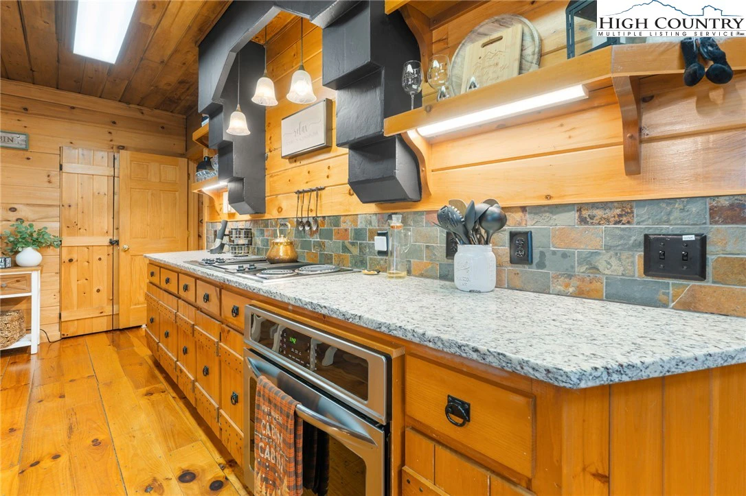 Image number 4 for the current listing
