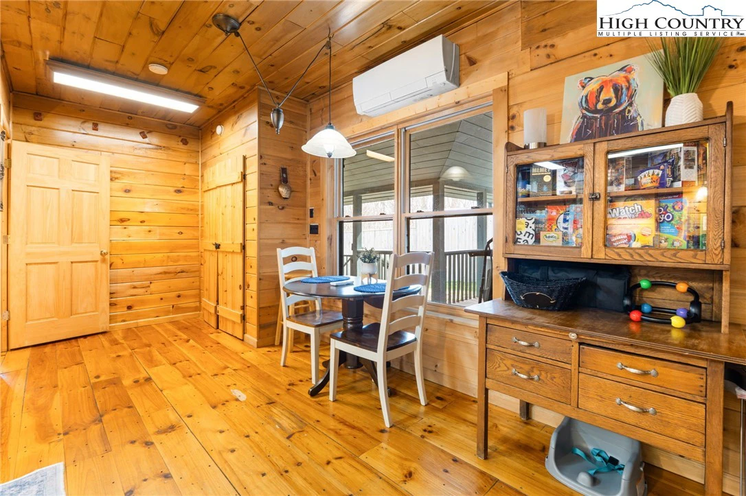 Image number 5 for the current listing
