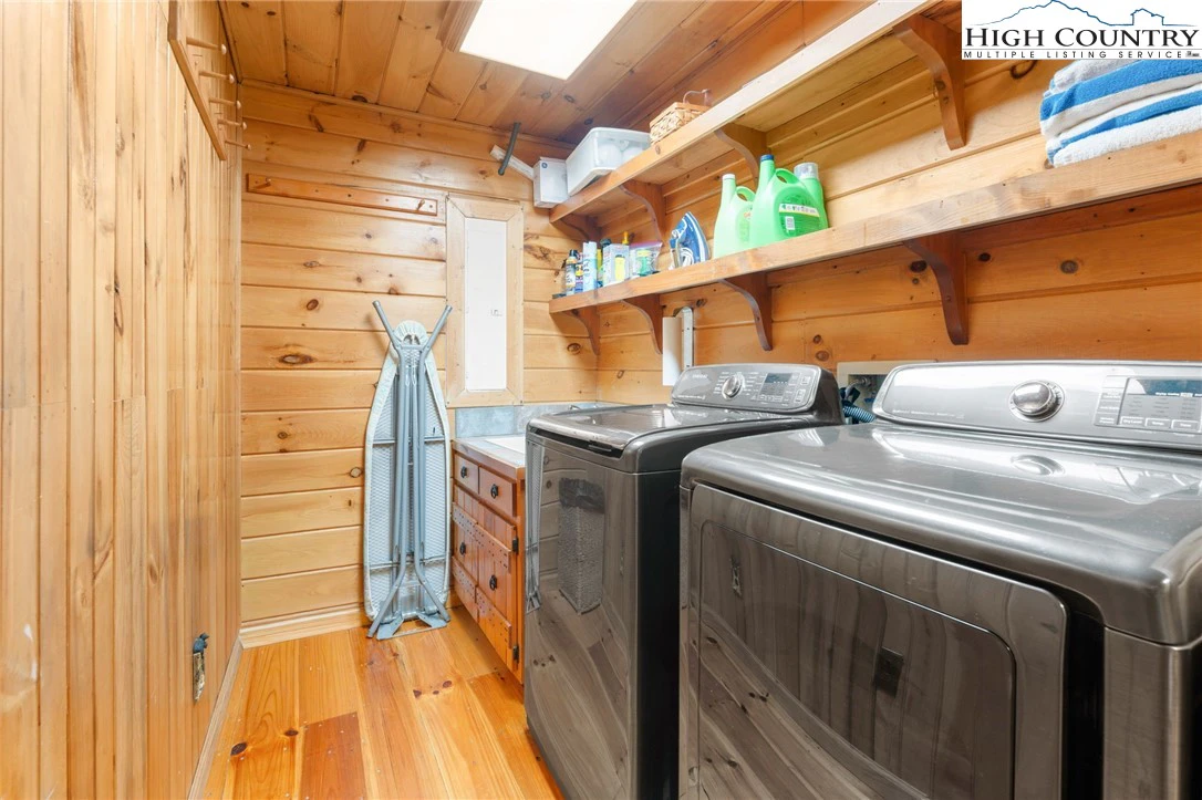 Image number 7 for the current listing