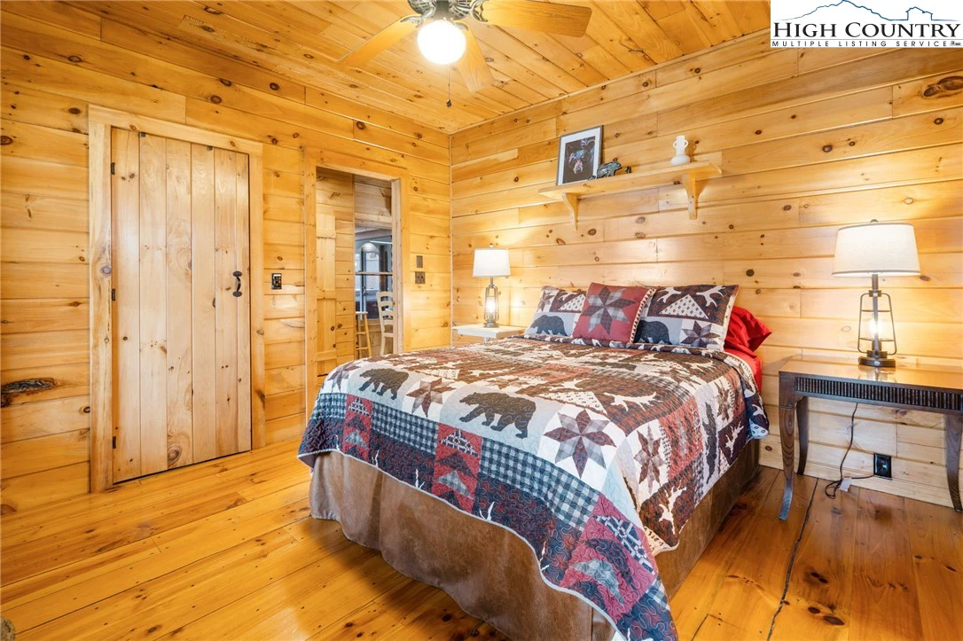 Image number 9 for the current listing