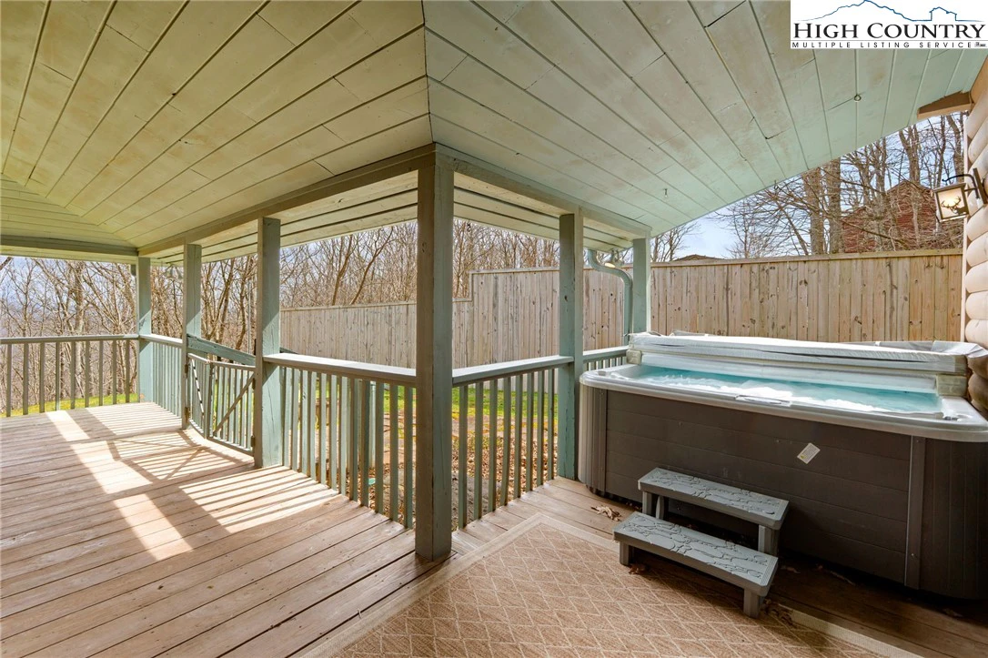 Image number 14 for the current listing