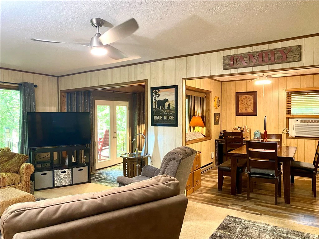 Image number 21 for the current listing