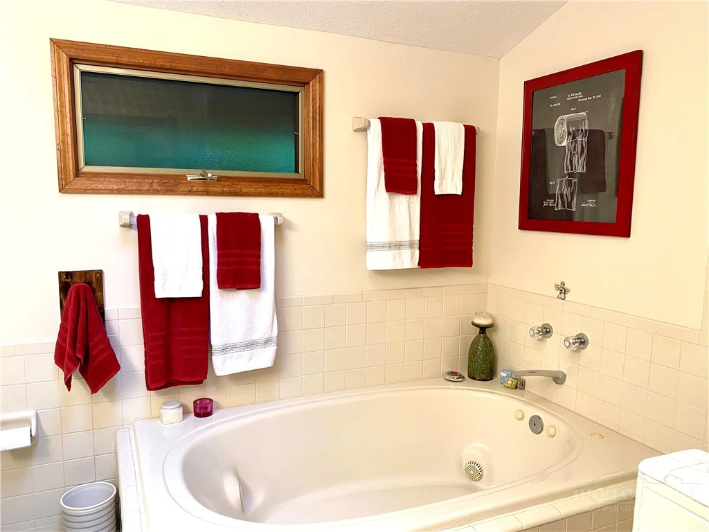Image number 2 for the current listing