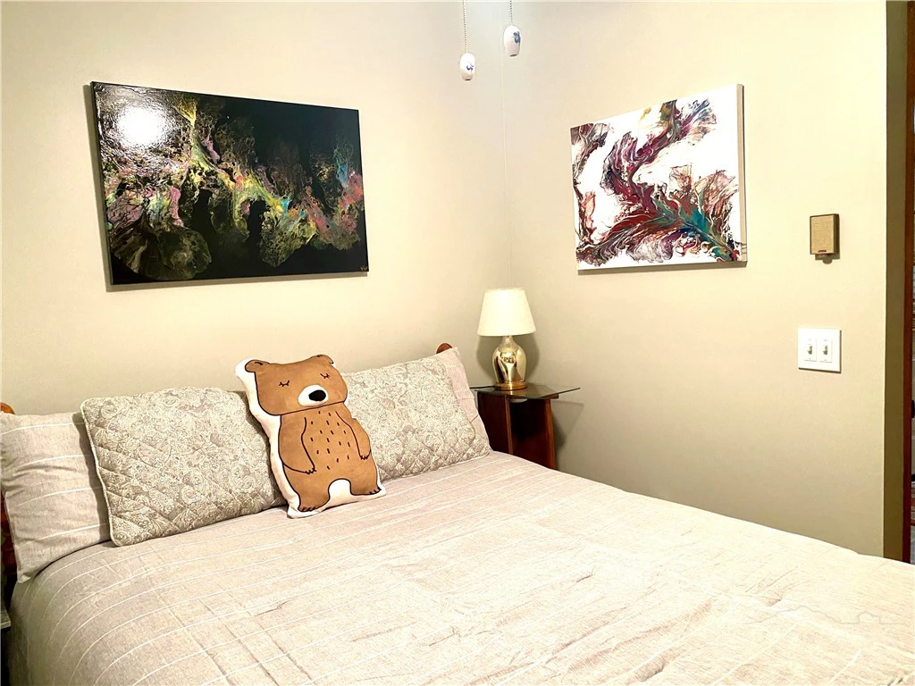 Image number 7 for the current listing