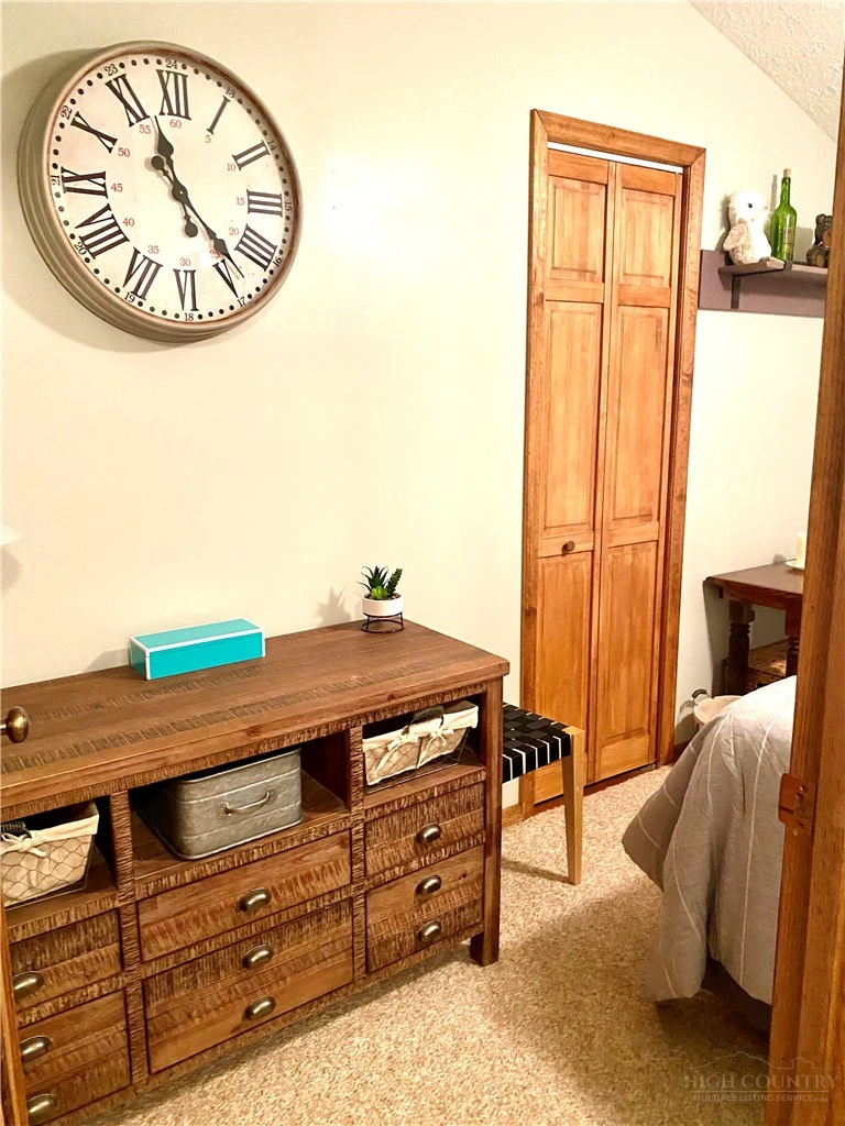 Image number 6 for the current listing