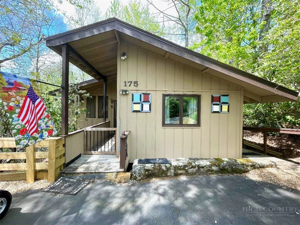 Image number 1 for the current listing