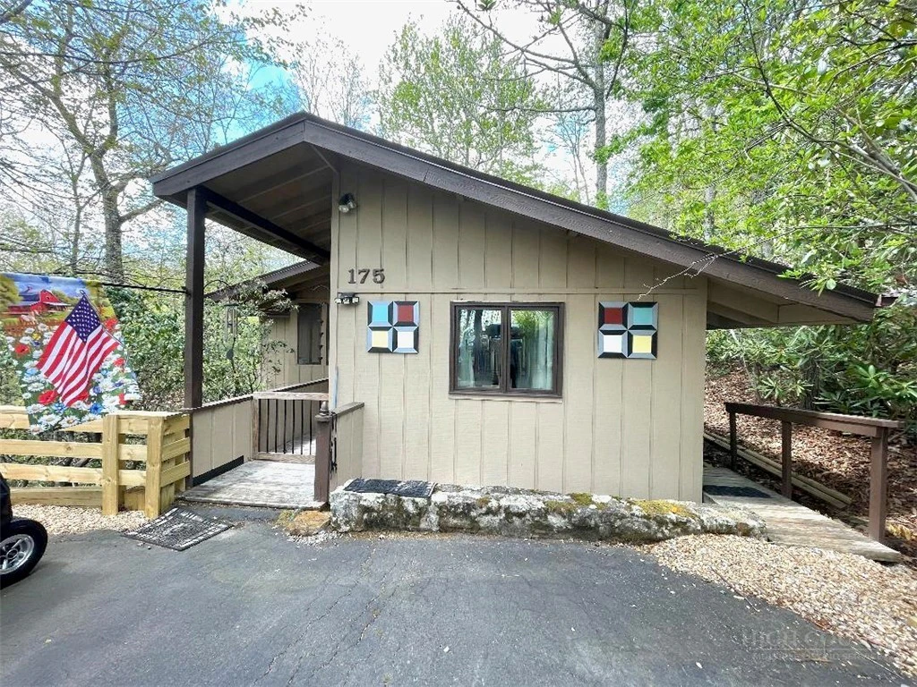 Image number 19 for the current listing